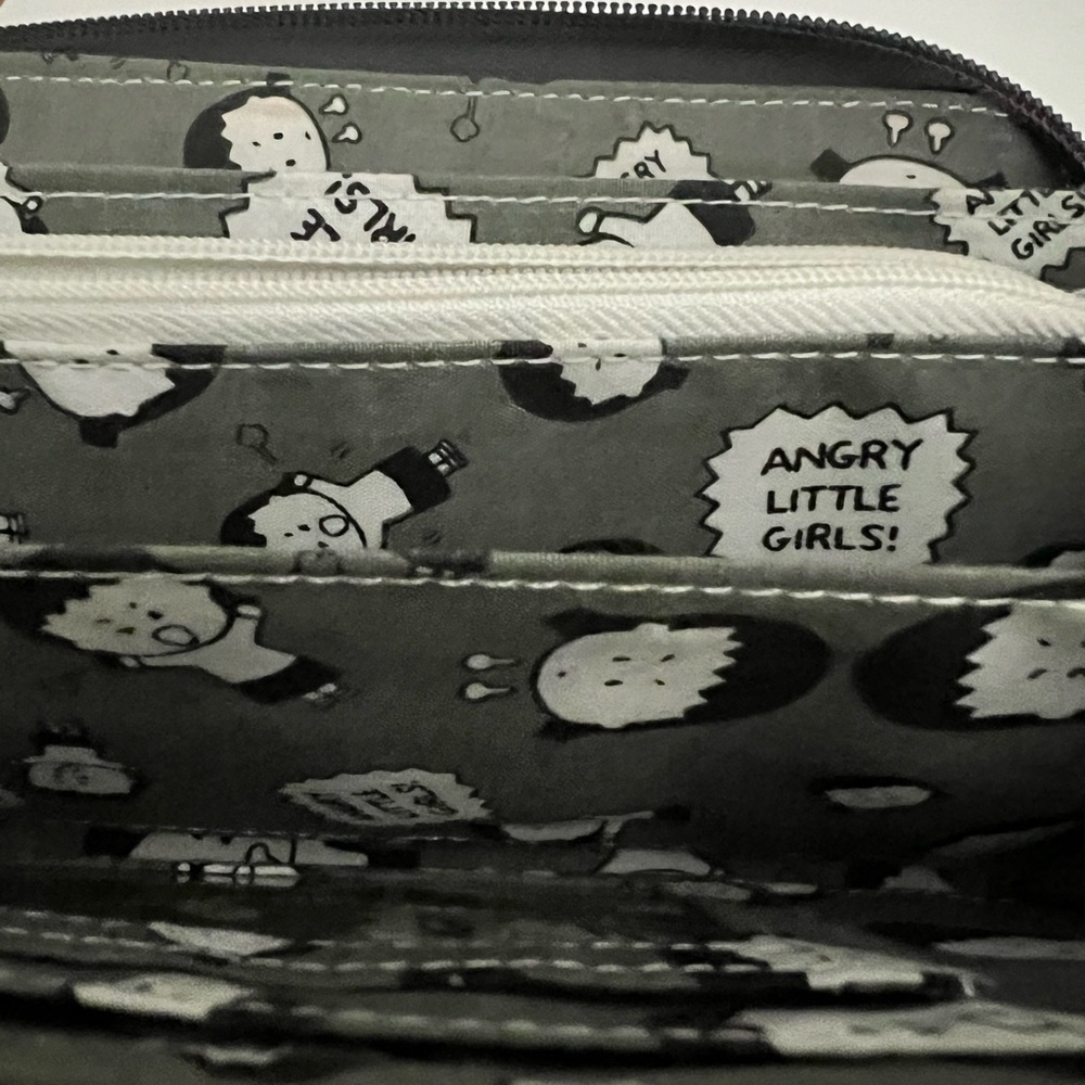 Angry Little Girls Heart Wallet - Picture 7 of 7